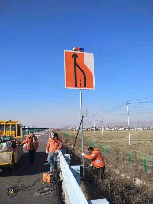 高速道路標(biāo)牌安裝