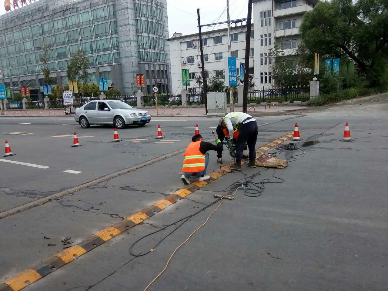 交通設(shè)施廠家